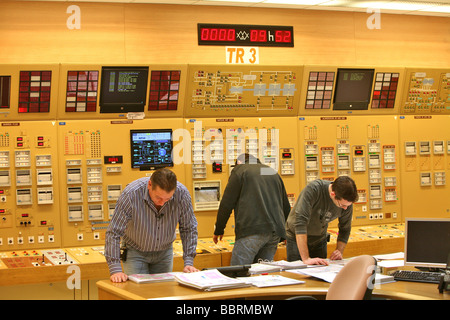 Salle de contrôle, CENTRALES NUCLÉAIRES POUR LA PRODUCTION D'ÉLECTRICITÉ À BELLEVILLE SUR LOIRE Banque D'Images