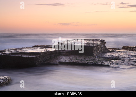 L'aube et le lever du soleil à North Narrabeen, Sydney, NSW, Australie Banque D'Images