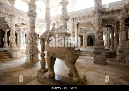 À l'intérieur d'un temple Jain Jaisalmer dans le Rajasthan en Inde Banque D'Images