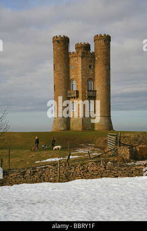 La Broadway Tower sur le dessus de la Cotswold Hills, Broadway, Worcestershire, Angleterre, RU Banque D'Images