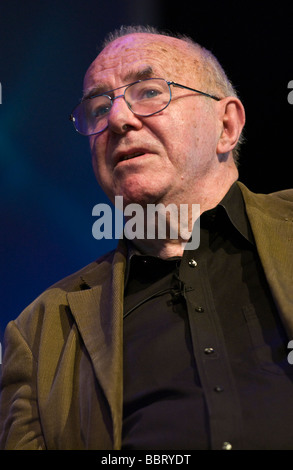 Clive James auteur australien poète, romancier et critique de l'animateur de télévision photographié à Hay Festival 2009 Banque D'Images