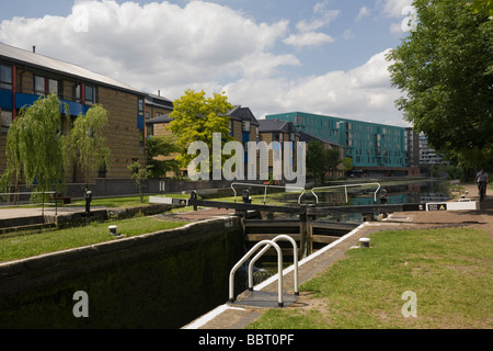 'Mile fin 'blocage' Regent's Canal' 'Mile Fin' 'Tower Hamlets' éclusiers House' est de Londres GO UK London Tower Hamlets Banque D'Images