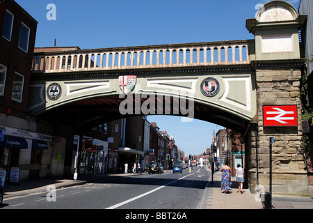 Pont ferroviaire sur foregate street, près de la gare ferroviaire il worcester uk Banque D'Images