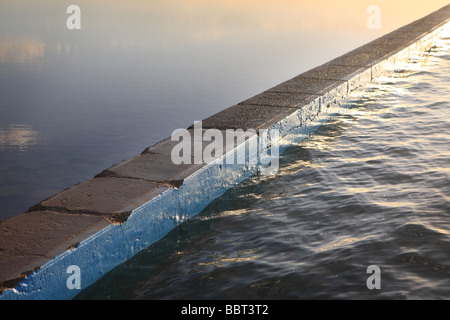 L'aube et le lever du soleil à North Narrabeen, Sydney, NSW, Australie Banque D'Images