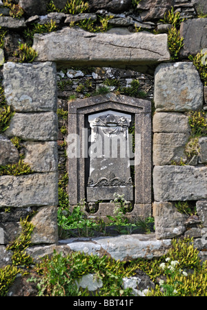 Clan MacLeod memorial. L'église en ruine de Saint Mary, Kilmuir, Dunvegan, Isle of Skye, Hébrides intérieures, Ecosse, Royaume-Uni, Europe. Banque D'Images