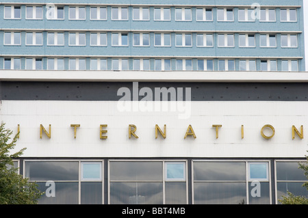 Est-allemands célèbres Kino international cinema sur Karl Marx Allee à Berlin Banque D'Images