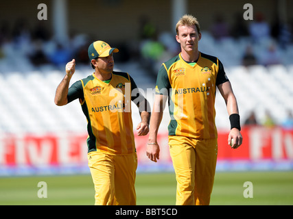 RICKY PONTING & BRETT LEE AUSTRALIE BANGLADESH V NOTTINGHAM TRENT BRIDGE ANGLETERRE 01 Juin 2009 Banque D'Images