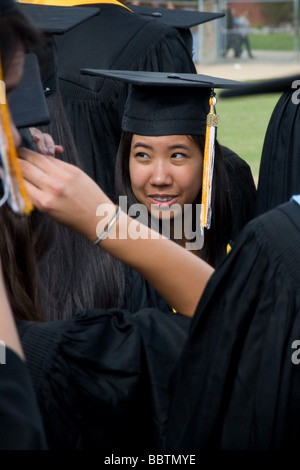 L'obtention du diplôme grad asian filipino american teenager teen Banque D'Images