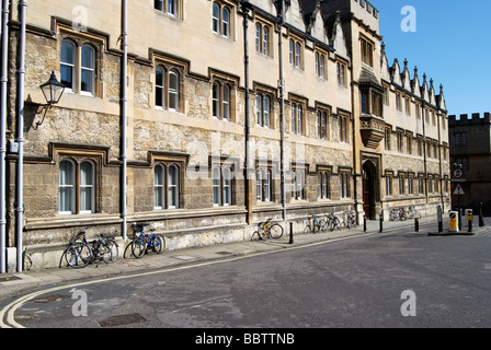 Entrée principale de l'Oriel College de l'Université Oxford en Angleterre Banque D'Images