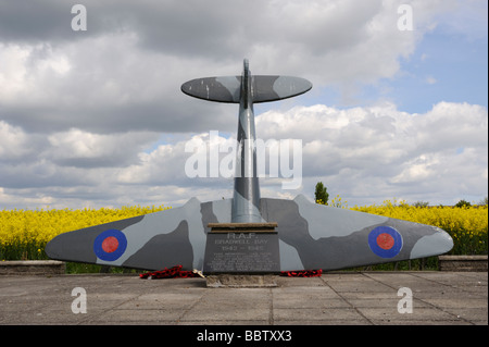 La Seconde Guerre mondiale mémorial Spitfire de la RAF pour aviateurs,Baie de Bradwell,Péninsule Dengie,Essex, Angleterre Royaume-uni Banque D'Images