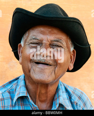 Vieil homme à Trinidad, Cuba, Caraïbes Banque D'Images