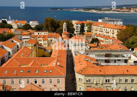 Vue aérienne du clocher de l'église de St Donat à Zadar sur la côte dalmate de la Croatie Banque D'Images