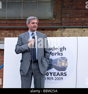 Chris Huhne, porte-parole des affaires accueil libéral démocrate et députée de Eastleigh Hampshire, l'ouverture du '100' Eastleigh open day. Banque D'Images