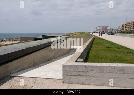 Piscine à Leça da Palmeira beach projetée par Alvaro Siza Vieira Banque D'Images