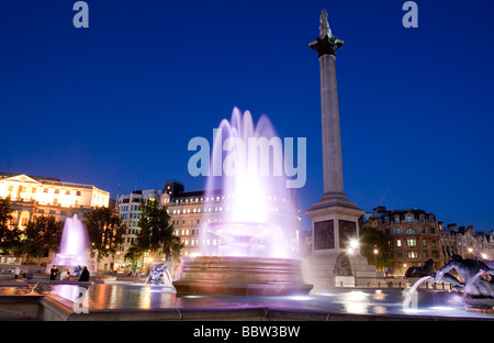 Fontaines de Trafalgar Square Londres Europe Banque D'Images