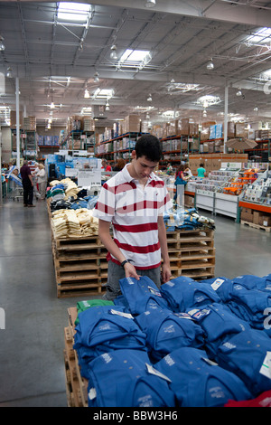 Costco clothes Banque de photographies et d images haute