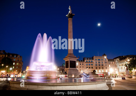 Fontaines de Trafalgar Square Londres Europe Banque D'Images