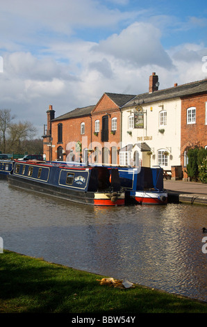 Jonction Fradley Alrewas Staffordshire Coventry Trent et Mersey Canals Swan Inn UK Banque D'Images