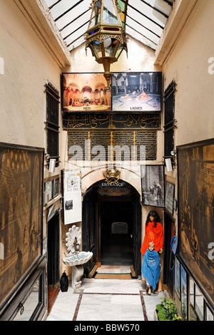 Entrée de la 300-year-old Cagaloglu Hamam, Sultanahmet, Istanbul, Turquie Banque D'Images