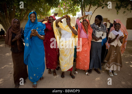 Assister à des femmes politiques chers rallye de la paix dans un composé tente appartenant au Gouverneur du Darfour à Al Fasher Banque D'Images