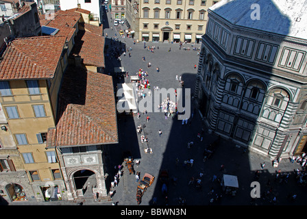 Vue de la Piazza del Duomo, du Campanile de Florence, en Italie. Banque D'Images
