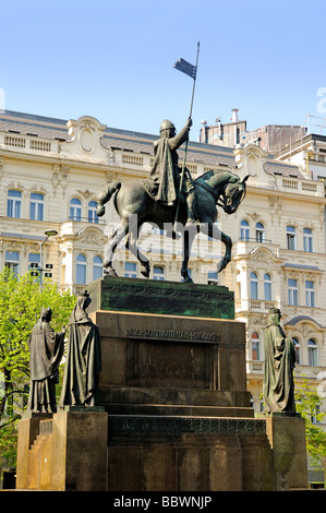 La place Venceslas, à Prague, la capitale de la République tchèque a dominé par la statue de Saint-venceslas Banque D'Images