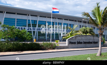 L'Aéroport International Princess Juliana extérieur borne St Martin Caraïbes Banque D'Images