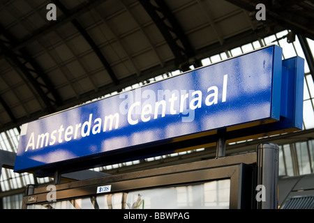 Amsterdam Centraal signe à la gare centrale d'Amsterdam Banque D'Images