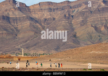 Timiderte en football et de l'Anti Atlas dans la vallée du Draa au Maroc Afrique du Nord Banque D'Images