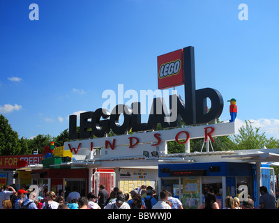 Entrée du parc à thème Legoland Windsor au Royaume-Uni Banque D'Images