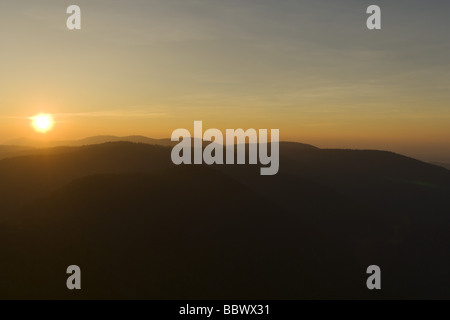 Appalachain montagne au coucher du soleil, vue de plusieurs chaînes de montagnes de reculer en distance. Banque D'Images