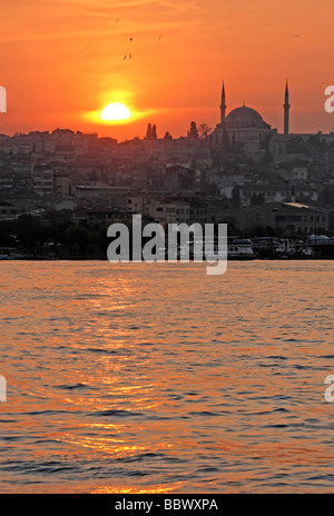 Coucher de soleil sur la Corne d'or, Istanbul, Turquie Banque D'Images