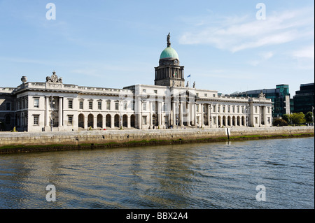 Bâtiment de Custom House sur la rivière Liffey Dublin République d'Irlande Banque D'Images