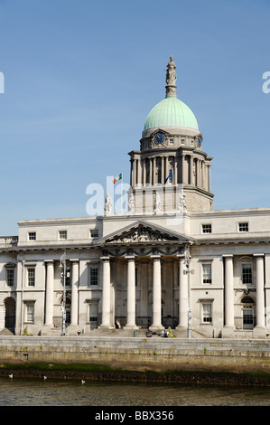 Bâtiment de Custom House sur la rivière Liffey Dublin République d'Irlande Banque D'Images
