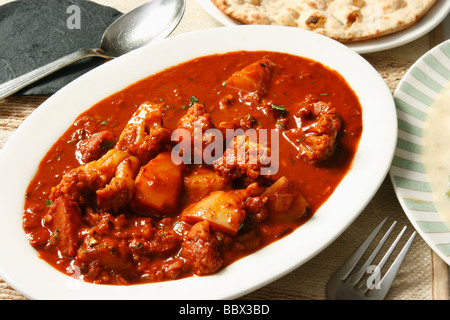 Aloo gobhi ambot est un curry indien du Nord fait de pommes de terre et chou-fleur. Banque D'Images