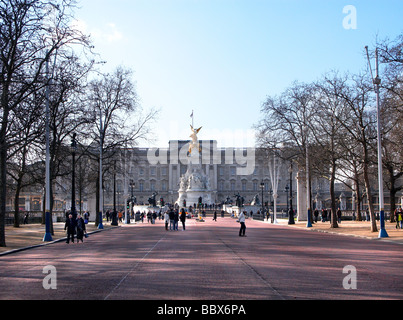 BUCKINGHAM PALACE DU CENTRE COMMERCIAL MALL DIMANCHE MATIN PAS DE TRAFIC Banque D'Images