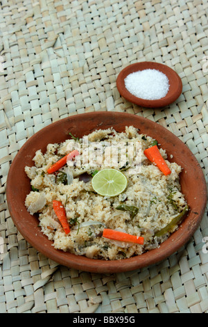 Upma est essentiellement un élément petit-déjeuner indien du sud et est habituellement fait avec les grains de blé raffiné Banque D'Images