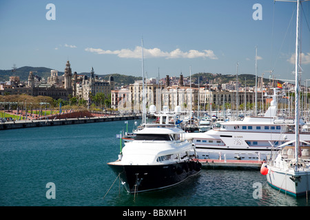 Bateaux dans le port Barcelone Espagne Banque D'Images
