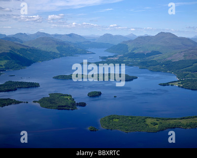 Jusqu'à Loch Lomond du sud avec Ben Lomond sur la droite, dans l'ouest de l'Ecosse Banque D'Images