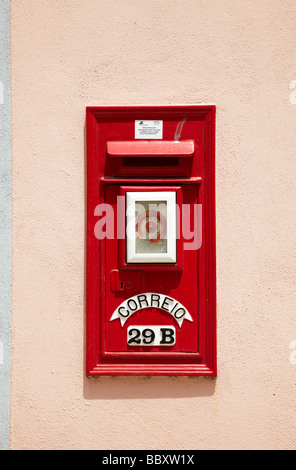 Red Letter post box, Sintra, Portugal Banque D'Images