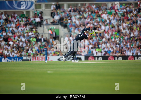 Kevin pietersen hits out pendant l'Angleterre v Antilles - ICC Twenty20 World Cup Super 8 match à la Brit Oval. Banque D'Images