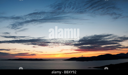 Coucher de soleil sur l'île de Taransay, Isle of Harris, Hébrides extérieures, en Écosse Banque D'Images