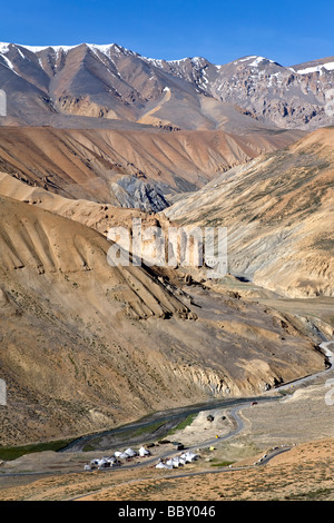 Pang de règlement. Manali-Leh road. Ladakh. L'Inde Banque D'Images