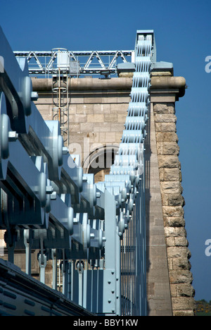 Pont suspendu de Menai Menai plus Porthaethwy tout droit construit par Thomas Telford 1826 Gwnyedd entre Anglesey et le Nord du Pays de Galles Banque D'Images