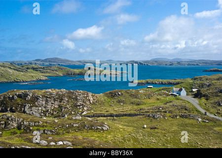 Vue sur le Loch Rog une oreille de grand sur le front de l'ouest Bernera de Lewis dans les Hébrides extérieures d'Écosse Banque D'Images