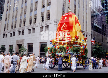 La Cinquième Avenue New York City USA Procession Hare Krishna Banque D'Images