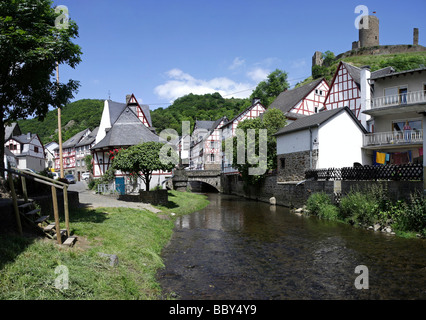 Maisons à colombages dans le village de Monreal, Palatinat-sud district, Rhénanie-Palatinat, Allemagne, Europe Banque D'Images