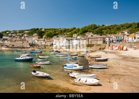 Le joli village de pêcheurs de Mousehole près de Newlyn à Cornwall UK Banque D'Images