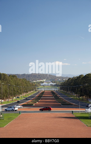 ANZAC Parade à la recherche vers l'ancien et le nouveau Parlement de maisons Australian War Memorial Canberra ACT En Australie Banque D'Images