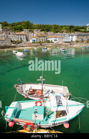 Le joli village de pêcheurs de Mousehole près de Newlyn à Cornwall UK Banque D'Images